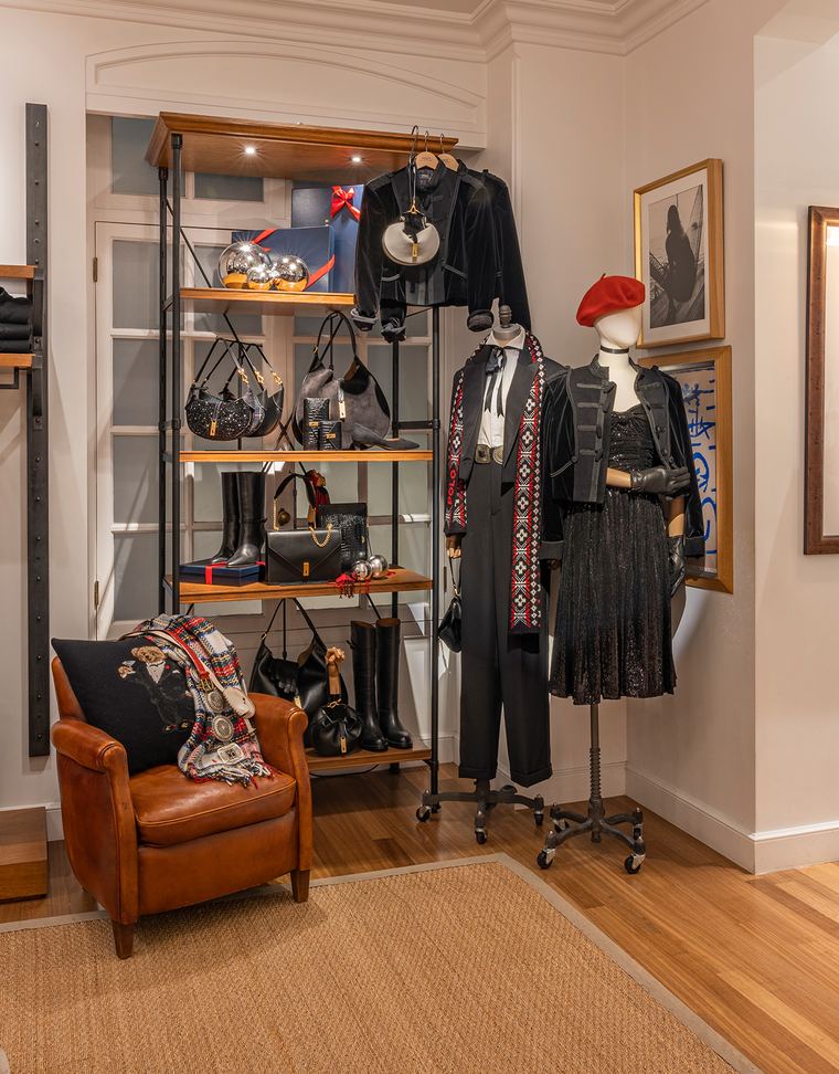 Visual merchandising display