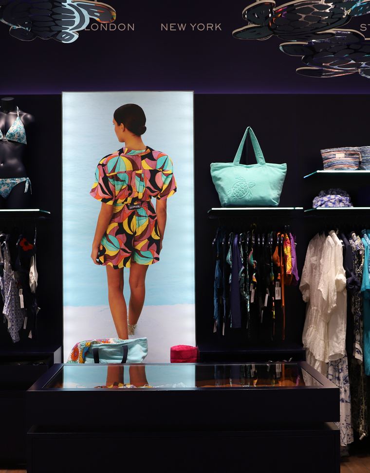 Visual merchandising display