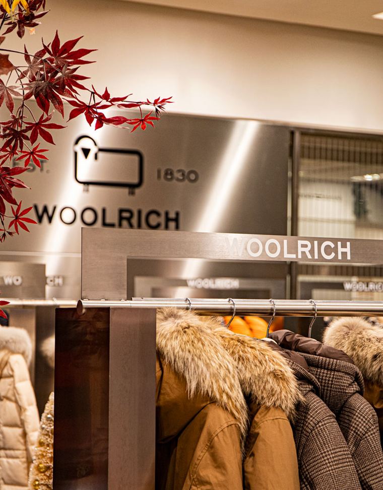 Visual merchandising display