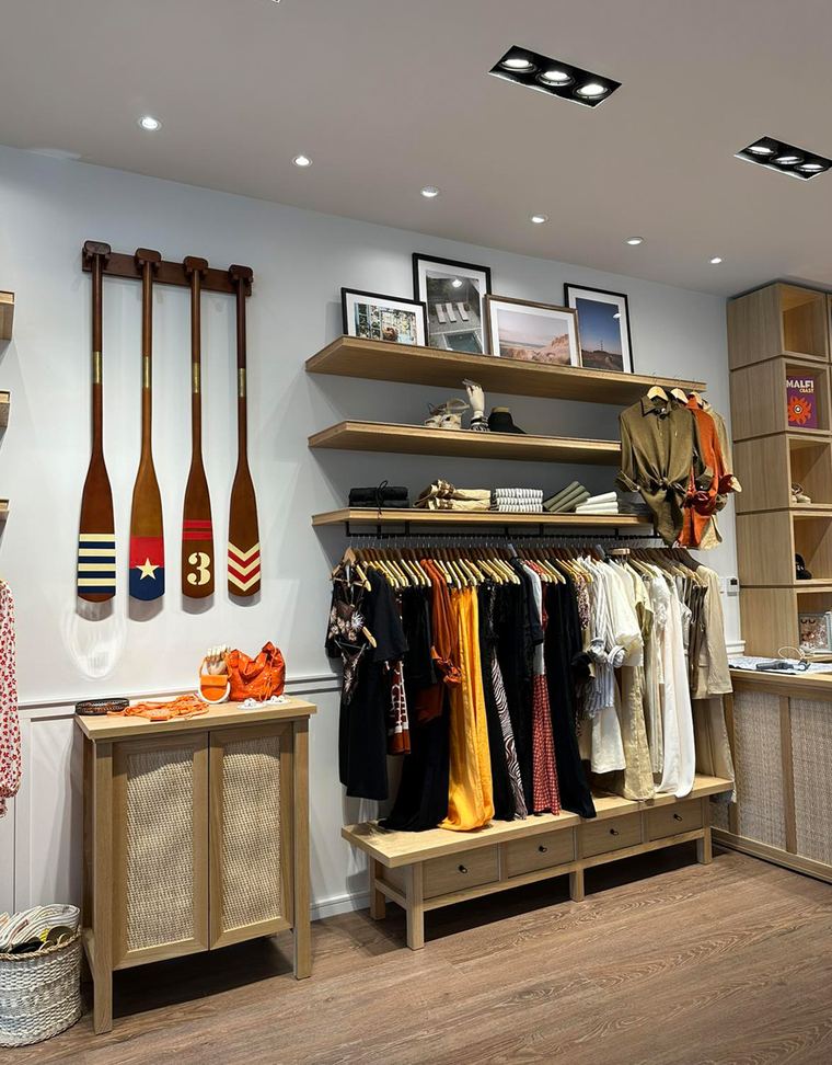 Visual merchandising display