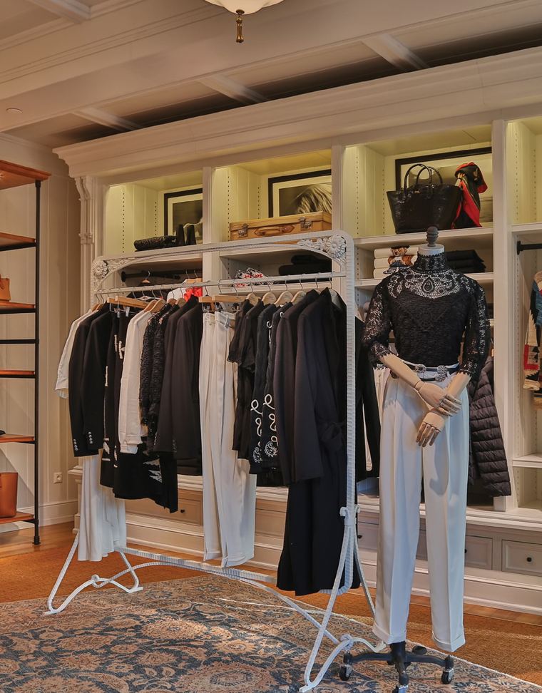 Visual merchandising display